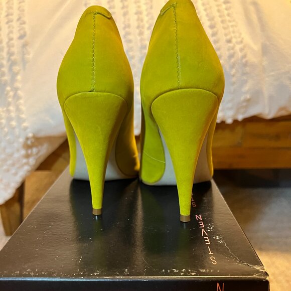 STEVEN by Steve Madden Alenah Pump, Yellow/Nubuck, Sz 7.5 - Picture 3 of 4